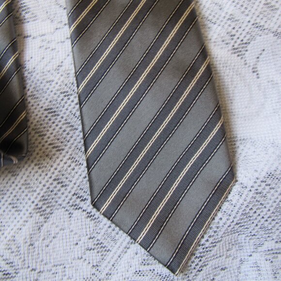 BRIONI Tie 3.2" x 60" Silver Diagonal Striped Silk Tie,made in Italy - Picture 2 of 5